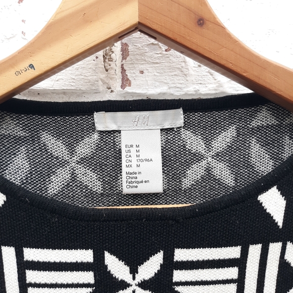 H&M Sweater Pullover Aztec Snowflake size M - Picture 3 of 6
